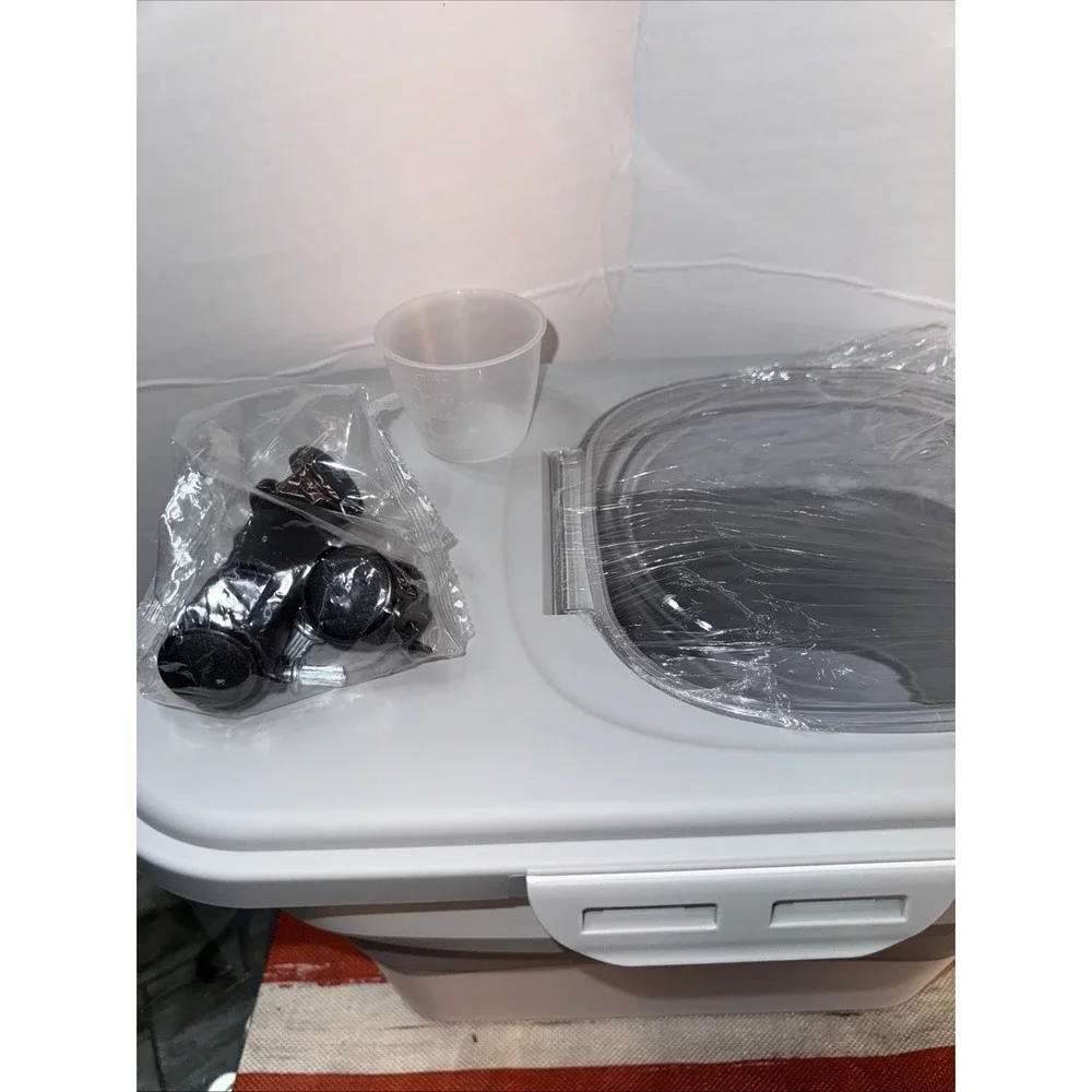 33lb Collapsible pet food storage Container With Wheels And Measuring Cup
